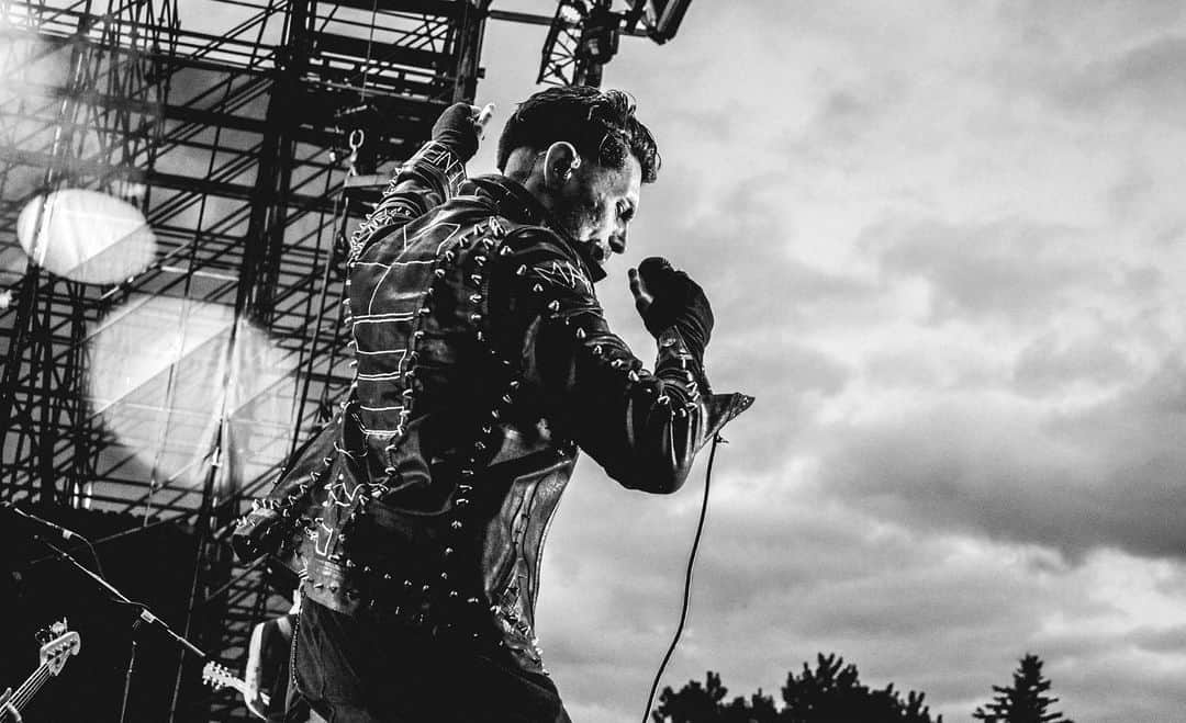 AFIのインスタグラム：「Tonight: 7PM PT / 10 PM ET on IG Live with @daveyhavok. #AFIsFavorite5 ⁣ ⁣ ⁣📷: @scatteredpictures87」