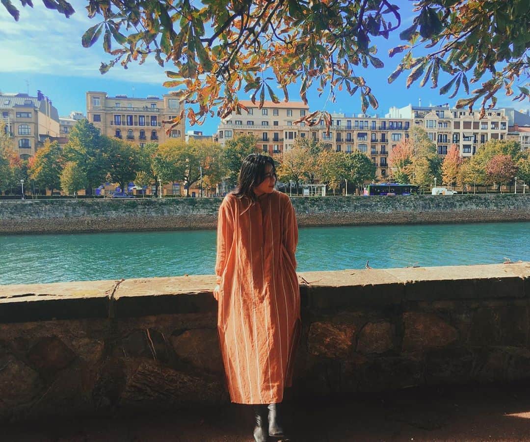 Yu-kiのインスタグラム：「5月に予定していた日本への一時帰国を今日キャンセルしました。今イギリスから日本へ入国しても滞在予定は9日ですが、14日間隔離されるため身動きが取れないのと、空港行って飛行機に乗るリスク、今の世界の現状を考え、やっぱり帰国は出来ないと判断しました。年明けから楽しみにしてた一時帰国が出来ないことは本当に残念で仕方ないです。サロンワークの予約をいただいてた皆さんにも本当に申し訳ないです🙇🏻‍♀️家族にも友達にも会いたかったし、たくさんしたい事ありました😢でも今はここで耐えるしかないと決めました。健康でさえいればいつでも帰れるから、次の帰国までまたちょっと遠くなってしまったけど、それまで元気に前向きに頑張ろうと思います😌どうか早く平穏な毎日が戻ってくるように、そしてみんな元気でいて下さい😊🙏🏻 15.4.2020」