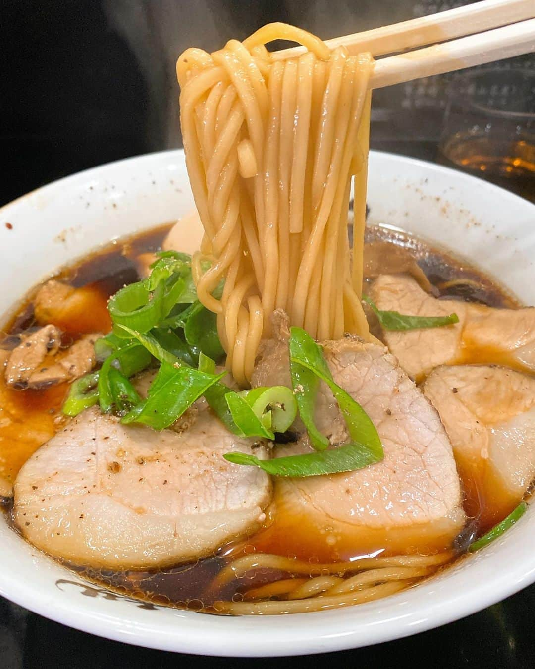 山岸久朗さんのインスタグラム写真 - (山岸久朗Instagram)「#丈六 #麺屋丈六  #麺屋丈六jouroku  #jouroku #中華そば #高井田系  #高井田ラーメン  #東大阪高井田風  #肉まし #味付け卵  #日本橋 #日本橋ランチ #日本橋グルメ #大阪ラーメン #大阪グルメ  #山岸久朗 #山岸弁護士 #山岸弁護士が飯テロ中」4月16日 7時24分 - yamaben