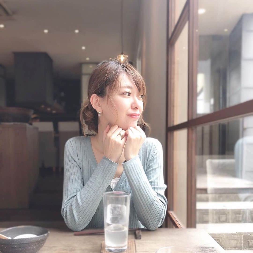 菊池かなこのインスタグラム：「. Clear skin drop💉 くすみ、シミ、毛穴、赤み、たるみ、乾燥、ニキビの７つの肌の悩みにアプローチしてくれる幹細胞美容液✨ . 小さいけど濃厚ですごく伸びが良い🙆‍♀️ 塗った後に肌を触ると、ピタッと吸い付く様だったよ 年齢が出やすい首筋やデコルテのケアに良いみたい デスクワークばかりで首元のシワが気になっていたので塗ってみます✨ . 今なら初回半額以下で購入出来るみたいです！ . . ୨୧┈┈┈┈┈┈┈┈┈┈┈┈┈┈┈┈┈୨୧ @lady__luck__7　@ladyluckseven #LadyLuck7 #7レス肌 #ヒト幹細 #人幹細胞培養液 #ニキビ #毛穴 #乾燥 #赤み #くすみ #たるみ #しわ #PR #アンチエイジング #beauty #ビューティー」