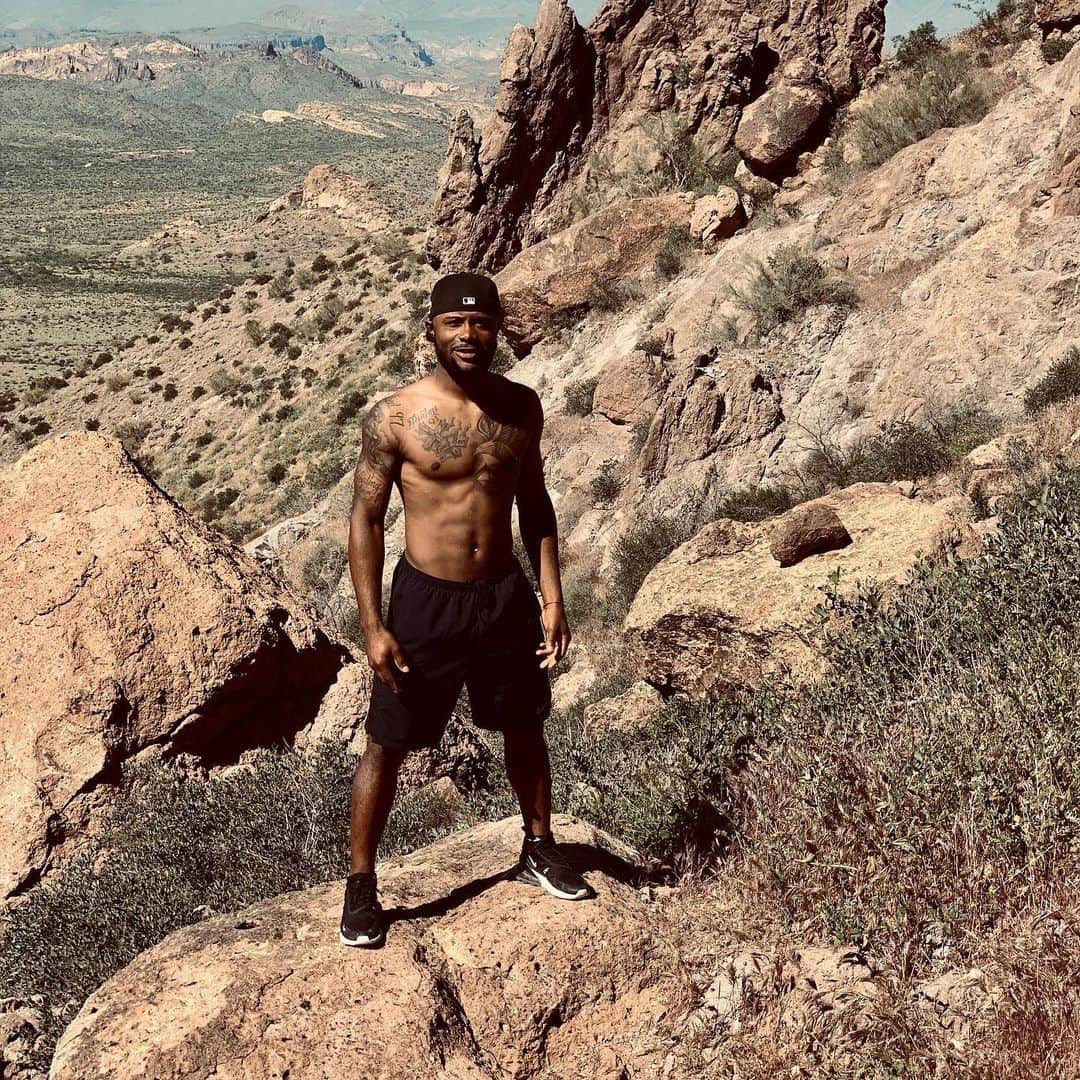 ダショーン・ジョーダンさんのインスタグラム写真 - (ダショーン・ジョーダンInstagram)「Isolated ☀️🌵⛰」4月16日 7時53分 - dashawnjordan