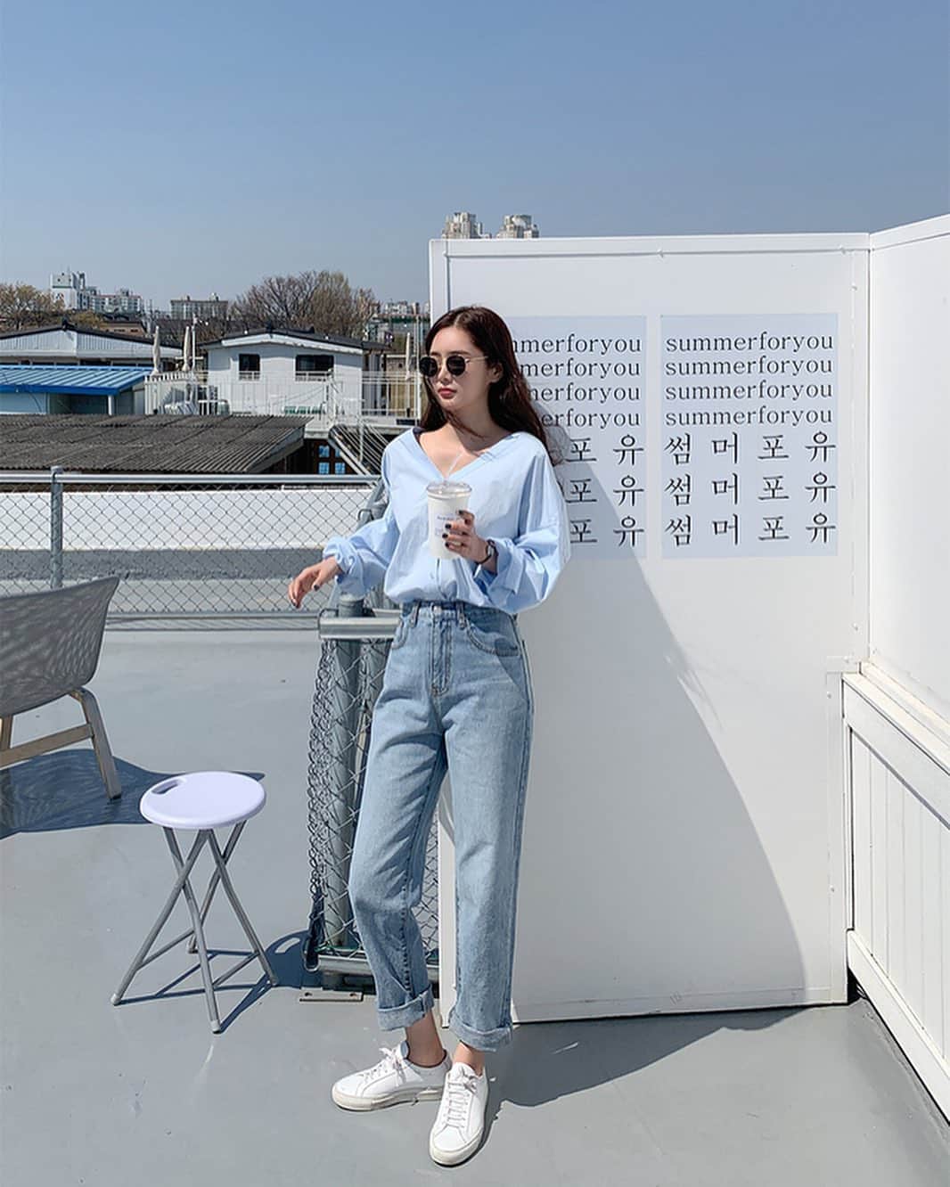 Chuuのインスタグラム：「요고 꾸안꾸 스타일의 정석이쥬💙그래도 핏은 예뻐야하니깐 @chuu_5kgjeans ✨」