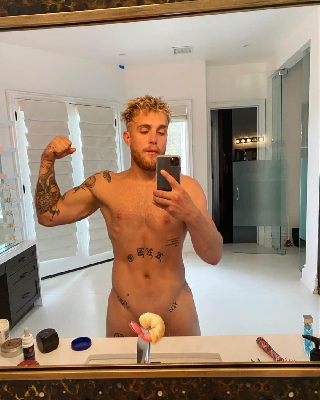 ジェイク・ポールさんのインスタグラム写真 - (ジェイク・ポールInstagram)「3 million likes and i’ll make an only fans」4月16日 8時53分 - jakepaul