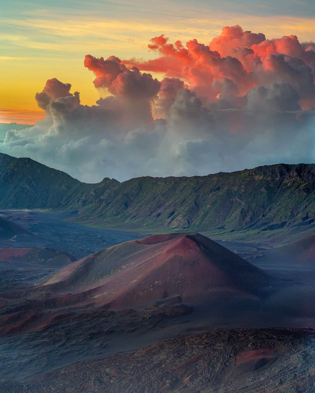 National Geographic Travelさんのインスタグラム写真 - (National Geographic TravelInstagram)「Photo by @babaktafreshi | The first rays of sunlight touch the top of the clouds at Haleakala Crater in Maui, Hawaii. As a nighttime photographer I have seen numerous sunsets and sunrises around the globe, but the view from the summit of Haleakala (House of the Sun) is hard to beat.  Explore more of these moments with me @babaktafreshi. #sunrise #haleakala #maui」4月16日 9時05分 - natgeotravel