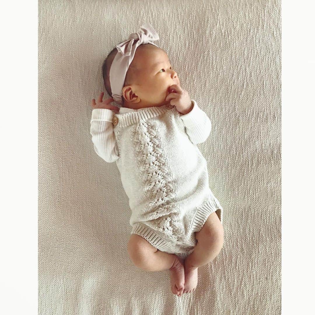 澤田泉美さんのインスタグラム写真 - (澤田泉美Instagram)「生後10日❤️‼︎ #newborn#baby#girl #organic#cotton #knit#wear#jamiekay #mama#stayhome #👦👧👶🐶🐶🐱」4月16日 15時11分 - izumi.sawada