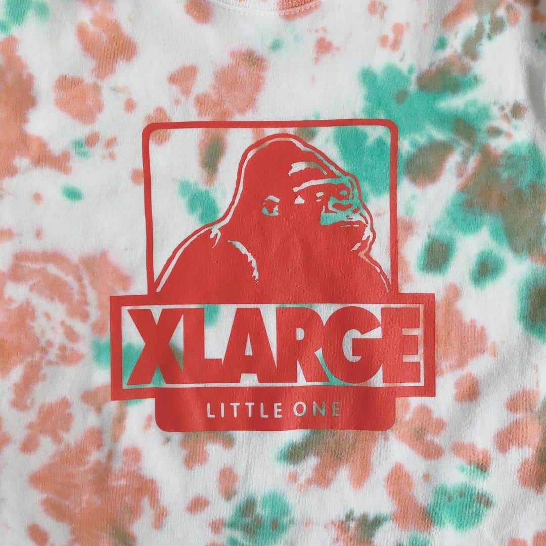 X-girl Stages Officialさんのインスタグラム写真 - (X-girl Stages OfficialInstagram)「.XLARGE KIDSからお勧めアイテムのご紹介です❗️﻿ トレンドのタイダイ染めのTシャツになります🌈🌞🍇🍊 タイダイ染めは、1点1点染まり方が異なる為、それぞれ違った表情なのが魅力の1つです☝️﻿ Tシャツとリンクした靴下もあります🌈﻿ ﻿デニム系、チノ系、スイムショーツなど幅広いアイテムと相性バッチリです👌 ﻿  S/S Tee タイダイOG﻿ ¥5,390﻿ カラー:パープル、オレンジ﻿ サイズ:80〜140﻿ ﻿ タイダイ染めスニーカーソックス﻿ ¥1,430﻿ カラー:パープル、オレンジ﻿ サイズ:80〜140﻿ ﻿ #xlargekids #xlarge #タイダイ染め #キッズコーデ #ストリートコーデ #Tシャツ #おしゃれキッズ  #サマーコーデ #ストリートファッション」4月16日 10時25分 - xgirlstages