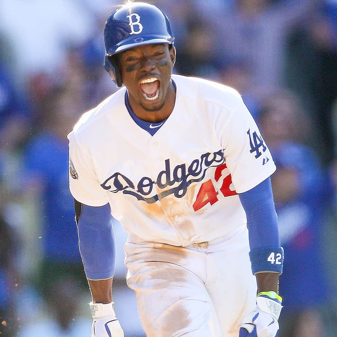 MLBさんのインスタグラム写真 - (MLBInstagram)「Dee Gordon's first walk-off? Wearing #42 for the Dodgers. Doesn't get much better than that.」4月16日 10時59分 - mlb