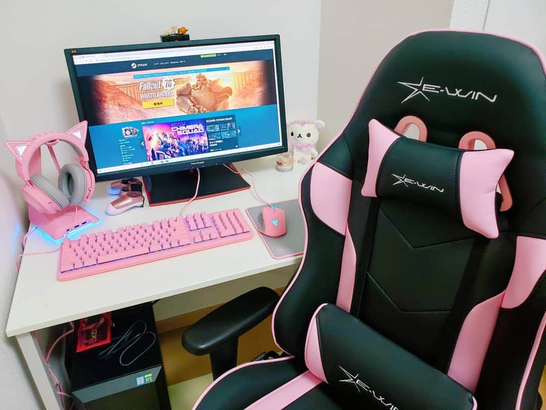 葉山いくみのインスタグラム：「つ、ついに！！！ 購入しちゃいましたゲーミングPCー！！！ わーい！！！ 全部Razerで揃えてみました🖥️ めっちゃ可愛いくてテンションあがる💕💕 全力で形から入りました( 👍 ¨̮ )👍笑 嬉しいよ～✨✨✨ これからたくさんゲームします！🎮」