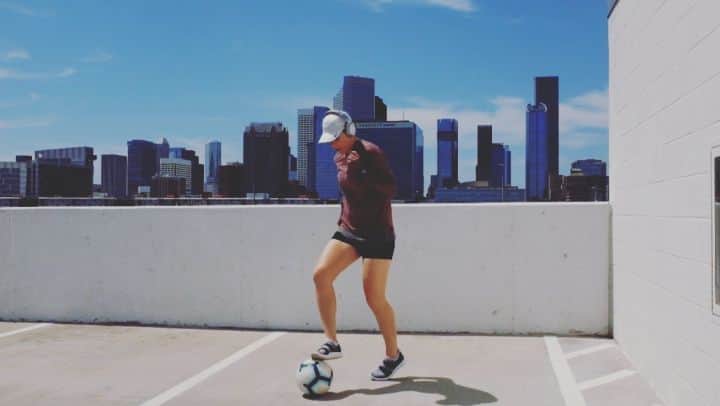 ソフィー・シュミットのインスタグラム：「Work hard Play hard and move to your own song! 😘 ... #stayhome #stayhealthy #staysafe」