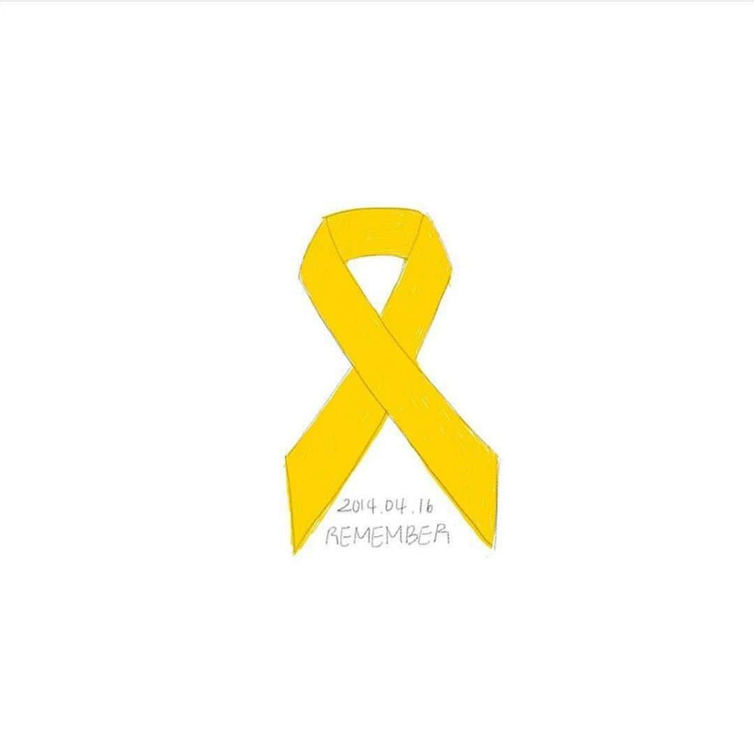 ソヒョン さんのインスタグラム写真 - (ソヒョン Instagram)「#잊지않겠습니다  #0416🎗  #🎗」4月16日 12時48分 - kkwonsso_94