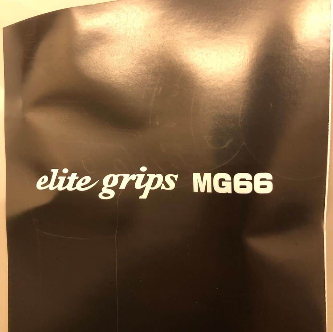 宮里優作のインスタグラム：「@elitegrips さんから届きました‼️ ありがとうございます😊 コレでセルフケアしっかり出来ます‼️ トレーナーにも会えてないので、凄く助かります‼️ #eritegrips#音が静か#ケア」