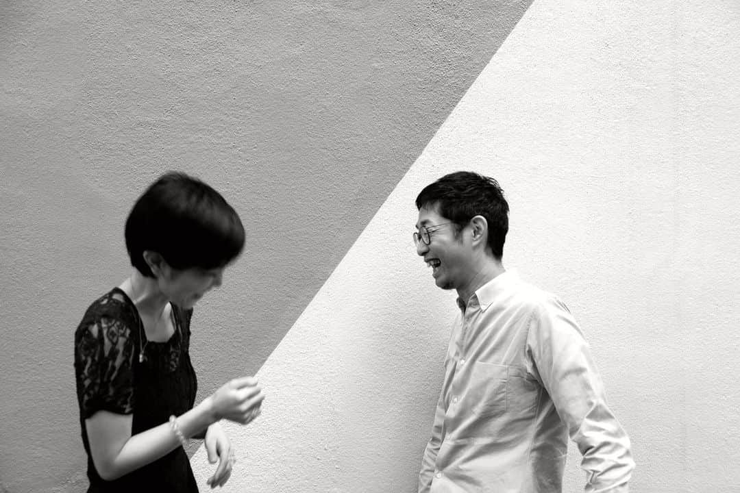 佐藤史果のインスタグラム：「#キミノコト が様々なコンピレーションやプレイリストに入れていただいたことで、 瞬間的に月間リスナー1200人を超えました。👏🏻👏🏻👏🏻 ammメンバーと話をした上で、 今はひとまず制作(私にかかっている。。😱💭笑)に専念をし、 アイディアを出し合い、 何が出来るのか、模索しています。  今まで普通にLiveを行えていたこと、 お誘いできていたこと。  何気ないことがいかに幸せなことか、 日々感じている毎日です。 人は知らず知らずのうちに慣れてしまうから。 改めて感謝を出来る心である為に、 小さい大きい関係なく感謝を忘れずに 丁寧に毎日を過ごしていきたいです。  メンバーに支えられて、仲間に支えられて、 いつも応援して下さる皆さまに支えられて、 今もこうして音楽活動ができています。 ありがとうございます。  不安に思うこと、沢山ですよね。 私もです。  それまでは、ほんの少しでも聴いて下さる方たちの心が和らぎ、安らげる事ができますように。 そんな音楽を沢山作っていけるように、 これからも頑張ります。  動きが限られている中でも進められている作業があり、 ワクワクできる今。 いくつかお知らせできるものもあります。 楽しみ。❤︎ これからもa melting moodをどうぞ宜しくお願い致します。 また皆さんとお会い出来るようになった時、 思い切り羽を伸ばして弾けることが出来るよう、 体力を温存しておきます。☺️ 一緒にこの窮地を乗り越えていきましょう。✨ ♪Fumika.s♪ #ameltingmood #佐藤史果 (Fumika Sato) #vocal #高原一実 (Kazumi Takahara) #keyboard #富樫勅文 (Norifumi Togashi) #guiter #紺頼研哉 (Kenya Konrai) #bass #羽田隆　(Takashi Hata) #drums」