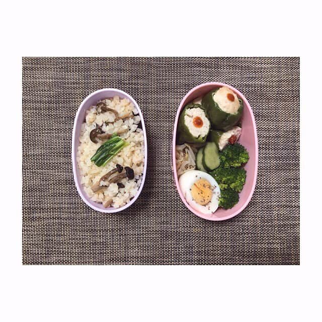 みのり(26)＠東京 ダイエットのインスタグラム：「お昼ごはん . 玄米きのこご飯+カリフラワーライス ブロッコリー ゆでたまご ピーマンの肉詰め もやしのナムル きゅうりの酢漬け . . たいへん満足なお昼ごはん . . ◉ライザップ公認の紹介アンバサダーです。 〜紹介特典で、お安く入会できます〜 . ▶︎全国どの店舗でもOK ▷２週間のトライアルコースもあります(^_^)/ ▶︎カウンセリング予約前にご連絡ください . ◎入会やカウンセリングをお考えの方、 ご質問なども、DM✉️ください。 . ★トレーニング見学もできます★ . 📺RIZAP TVCM出演 🏅RIZAP BMG ファイナリスト2017.2018 . #rizap #ライザップ . #ダイエット #diet #ダイエット日記 #レコーディングダイエット #instadiet #ダイエット仲間募集 #ダイエッター #公開ダイエット  #昼ごはん #昼御飯 #lunch #昼ご飯 #昼食  #おうちごはん #糖質制限 #healthyfood #healthylifestyle  #fitmeal #oneplate #cleanmeals #lowglycemic」