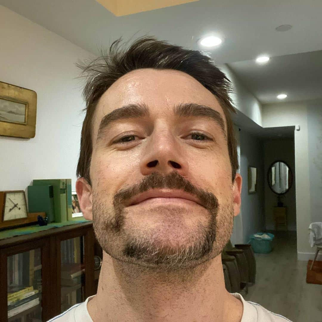 ロバート・バックリーのインスタグラム：「“If that’s still on your face in the morning, I’m slapping you awake.” -my wife」