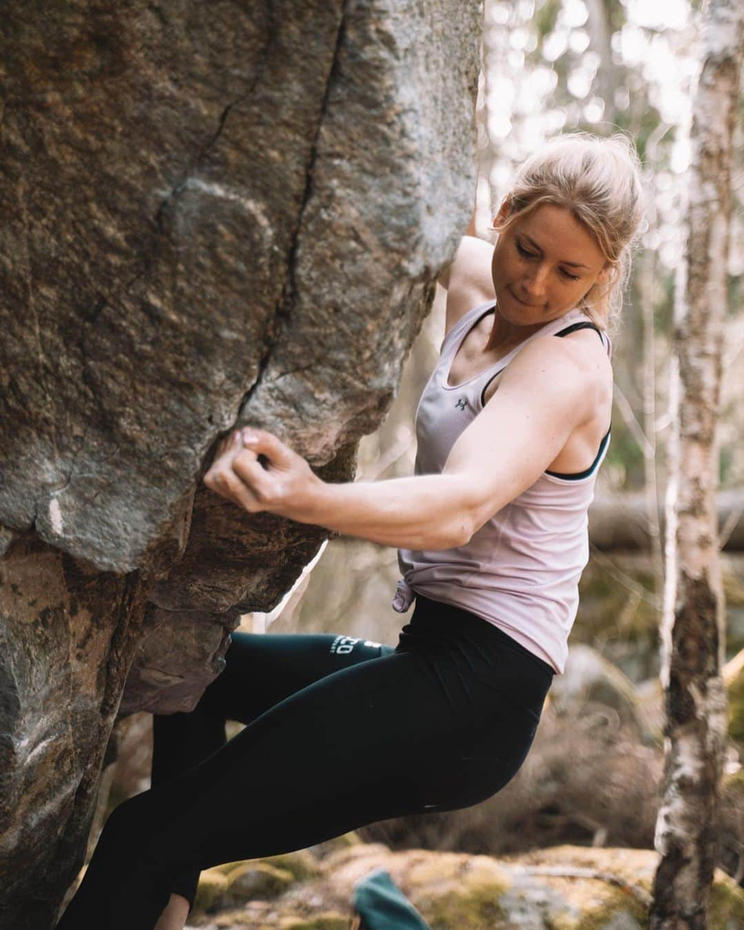 マチルダ・セーデルルンドさんのインスタグラム写真 - (マチルダ・セーデルルンドInstagram)「Moonlander Assis 8A+ and Armstrong 7C+ ✅ Just one more line to tick off at this block... I’m grateful for the opportunity to still be able to climb outside and to (finally) discover the climbing (especially the bouldering) in my home area.  Big thanks to the best coach @melissaleneve ✊🏼🙏🏼⭐️ Photos by @nocco / @barebells」4月17日 0時17分 - matilda_soderlund