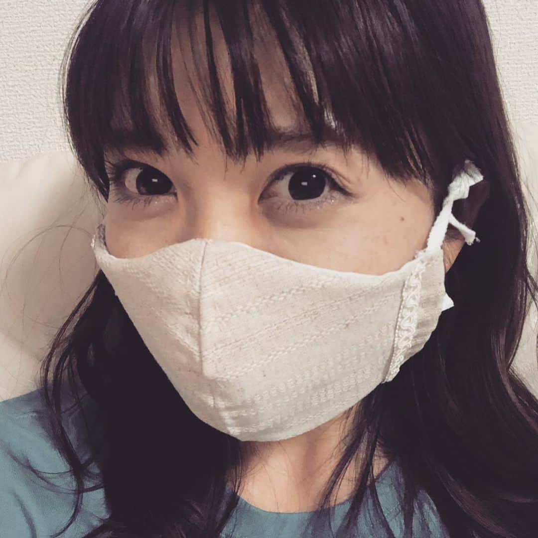 黒田菜月さんのインスタグラム写真 - (黒田菜月Instagram)「ほつれないマスクに改良〜❤️✨ #手作りマスク #マスク女子　 #マスク職人 #女子アナ  #アナウンサー #おしゃれマスク  #立体マスク #大人可愛い  #布マスク #マスク作り方  #マスク作り #上達 #比べるとわかる成長ぶり  #最高傑作 #ハンドメイドマスク #これはママにプレゼント  #重長アナの型紙 #中級者向け  #緊急事態宣言 #マスク必須 #静岡  #おうち時間  #おうち時間向上委員会  #おうち時間を楽しもうキャンペーン  #stayhome #staysafe #今回も #バンT #わかるかなぁ #虹雷」4月17日 0時18分 - nyaaatsuki_krd