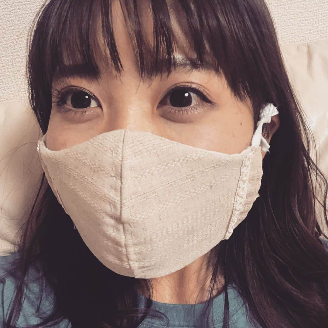 黒田菜月さんのインスタグラム写真 - (黒田菜月Instagram)「ほつれないマスクに改良〜❤️✨ #手作りマスク #マスク女子　 #マスク職人 #女子アナ  #アナウンサー #おしゃれマスク  #立体マスク #大人可愛い  #布マスク #マスク作り方  #マスク作り #上達 #比べるとわかる成長ぶり  #最高傑作 #ハンドメイドマスク #これはママにプレゼント  #重長アナの型紙 #中級者向け  #緊急事態宣言 #マスク必須 #静岡  #おうち時間  #おうち時間向上委員会  #おうち時間を楽しもうキャンペーン  #stayhome #staysafe #今回も #バンT #わかるかなぁ #虹雷」4月17日 0時18分 - nyaaatsuki_krd