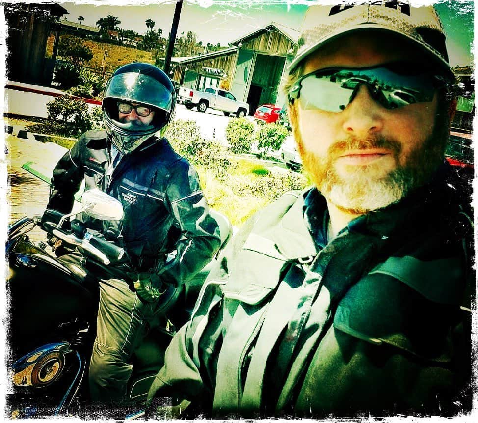 ロブ・モローのインスタグラム：「Went for ride up the Pacific Coast Highway yesterday w/my friend Andrew. The air was as clear and sweet as a tropical island, the beaches - empty, pristine like a brochure offering paradise. The roads empty like a small coastal town in a different time.」