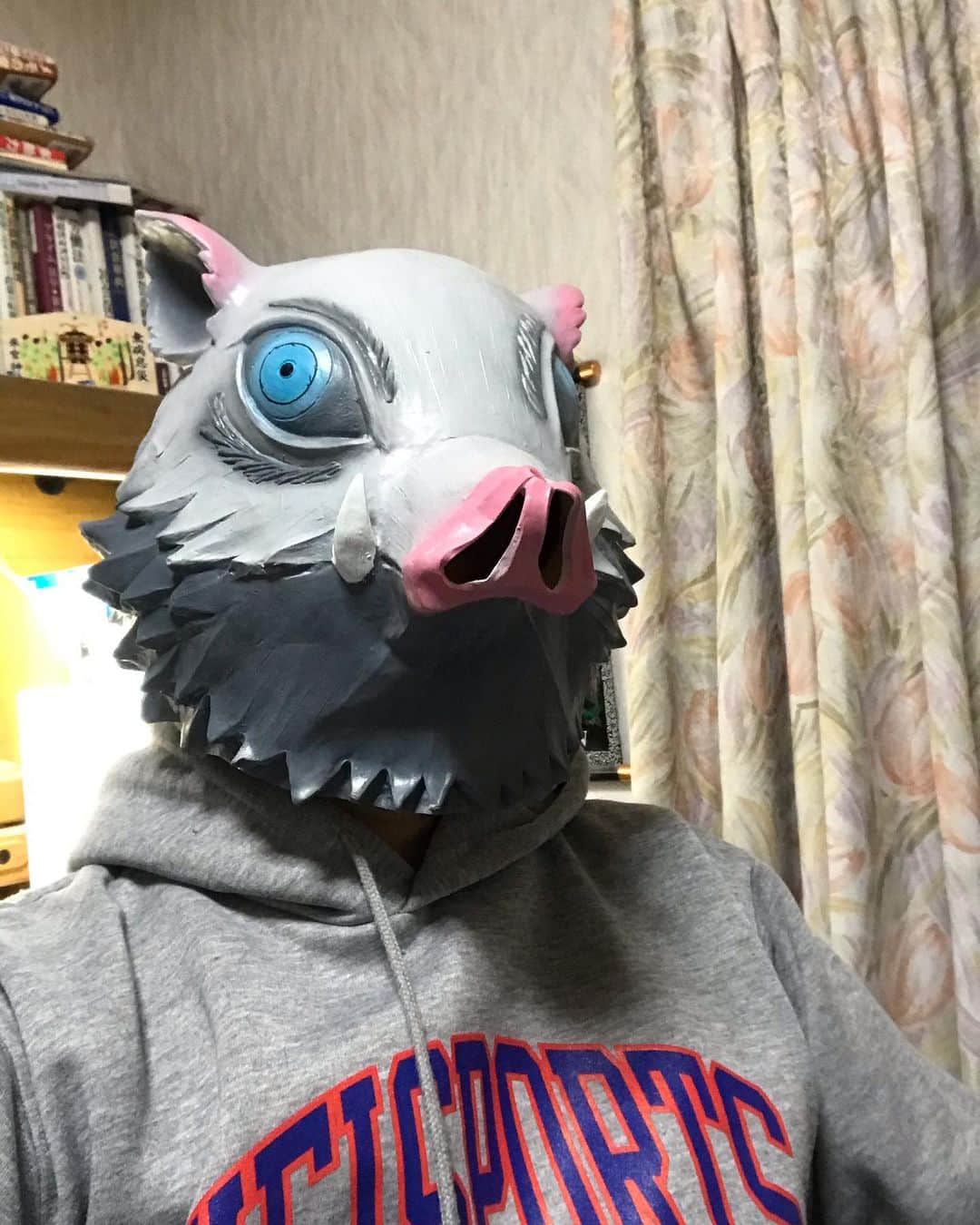 おにさん（ポケットウィズ）のインスタグラム：「Amazonの到着遅いてぇ！！撮影終わって１週間してからこれ、、コレどこで使うねん！！ #鬼滅の刃 #鬼滅 #ソフトテニス #youtuber」