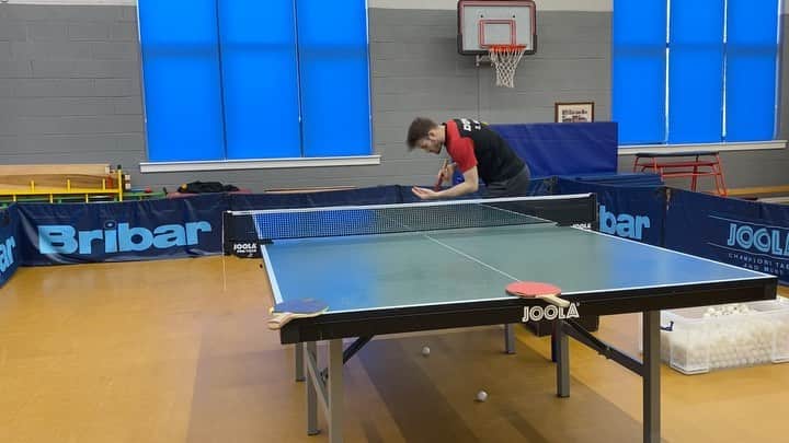 サム・ウォーカーのインスタグラム：「More of my favourite... Service practice 🙄💤🏓」