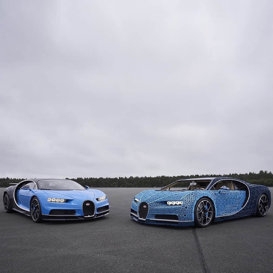CARLiFESTYLEさんのインスタグラム写真 - (CARLiFESTYLEInstagram)「#TBT - The Life-size, driving Bugatti Chiron made by LEGO Technic pieces! About 1,000,000 parts. It has 2,304 @LEGO power function motors that produces 5 horsepower and 68lb-ft of torque. It will go 12 mph! 😎 What do you guys think? #carlifestyle ( Photos by @lego )」4月16日 23時24分 - carlifestyle