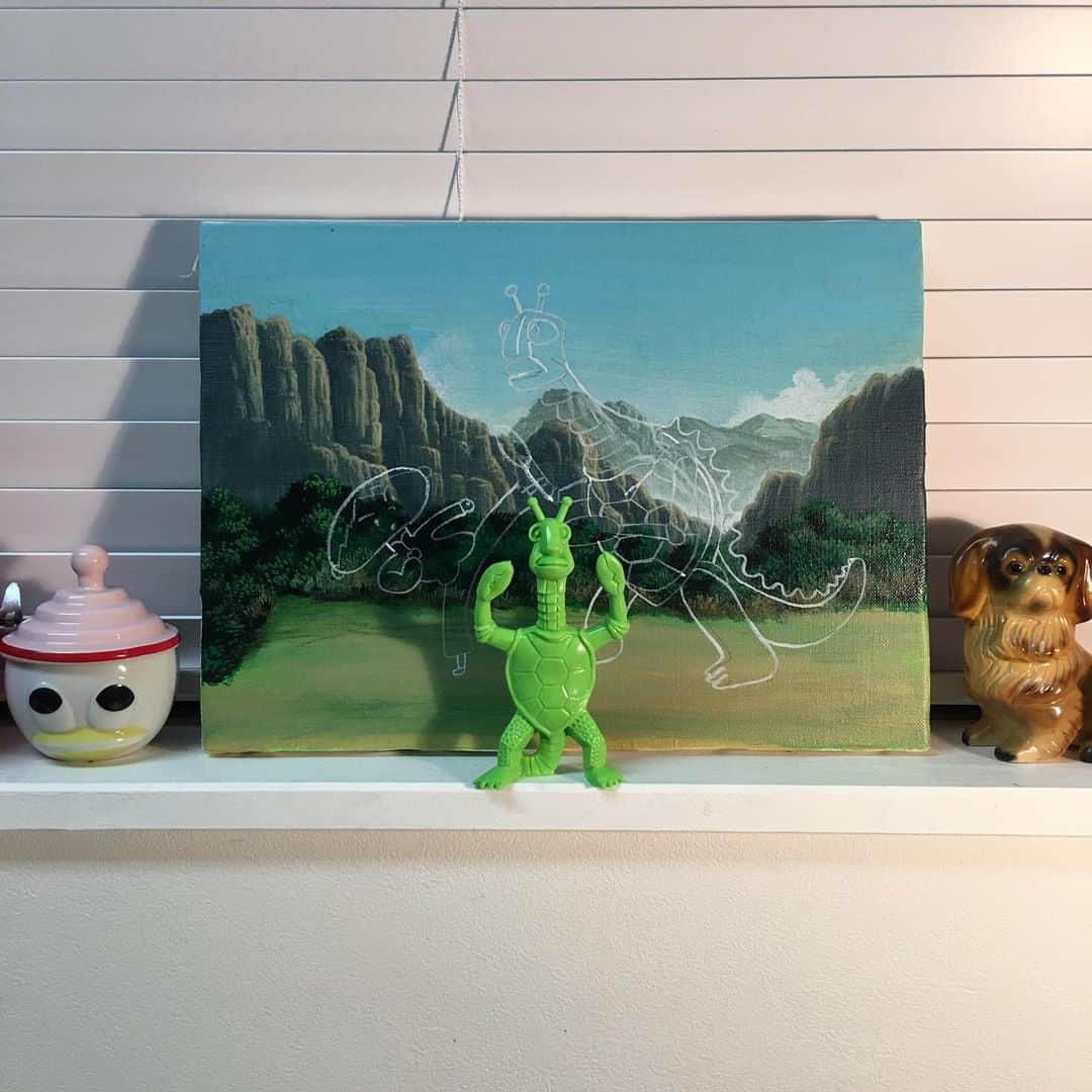 本秀康さんのインスタグラム写真 - (本秀康Instagram)「「ジャッキーが闘いそうな場所で、緑の怪物に蹴りを入れる男」 ネバヤンの安部ちゃんがくれた怪物を描いてみました。 #イラストレーション #painting #acrilicpainting #greenmonster #kungfu」4月16日 23時35分 - hideyasu_moto