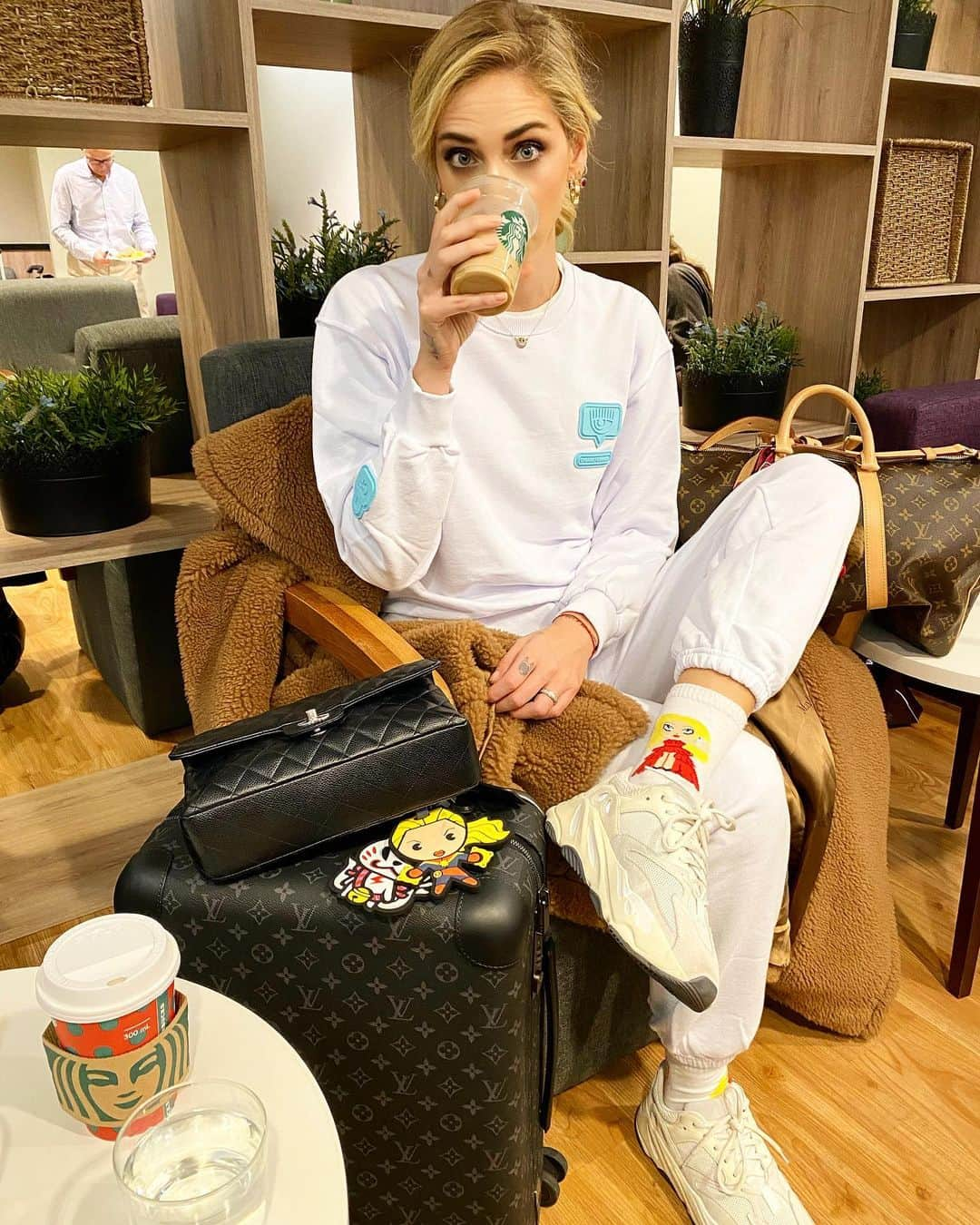 キアラ・フェラーニさんのインスタグラム写真 - (キアラ・フェラーニInstagram)「Your favorite (and also my favorite, especially in quarantine) @chiaraferragnicollection eyelike sweats are back in limited stock on our website. Get yours before they’re sold out, link in stories ❤️ #ChiaraFerragniCollection」4月16日 23時46分 - chiaraferragni