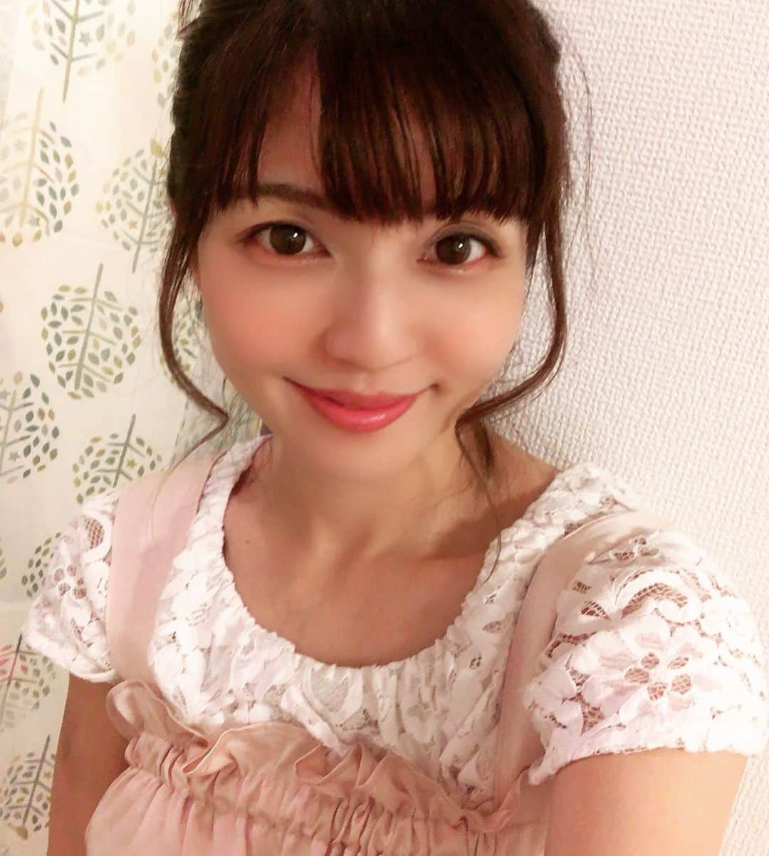 茜結さんのインスタグラム写真 - (茜結Instagram)「配信でも話だけど、こうみえてちゃんとママやってきたんだよー。  そらー色々あったさー笑  #41歳 #フォローしてね  #女優  #賞味期限は食べ頃ですグラドル #ミニマム #グラビアアイドル #大人可愛い #maturemodel #urecco #Bitter #グランプリ  #グラビア #1ミリでもいいなと思ったらRT  #フォローしてね #女優 #グラビアアイドル #フォロワー増やしたい #ママ #親 #母親 #子供 #子育てママ #子育て #家族 #育児」4月16日 23時54分 - yui10270206