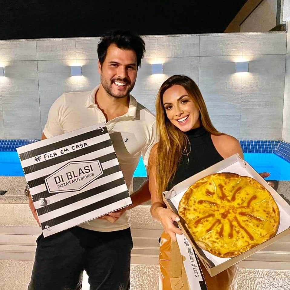 Nicole Bahlsさんのインスタグラム写真 - (Nicole BahlsInstagram)「Uma dica pra hoje pizzas deliciosas da @diblasipizzas essa minha preferida de queijo brie com damasco ..」4月17日 0時14分 - nicolebahls