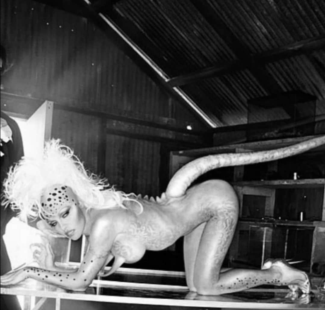 パメラ・アンダーソンさんのインスタグラム写真 - (パメラ・アンダーソンInstagram)「@david_lachapelle #evolution #human #animal」4月17日 0時06分 - pamelaanderson