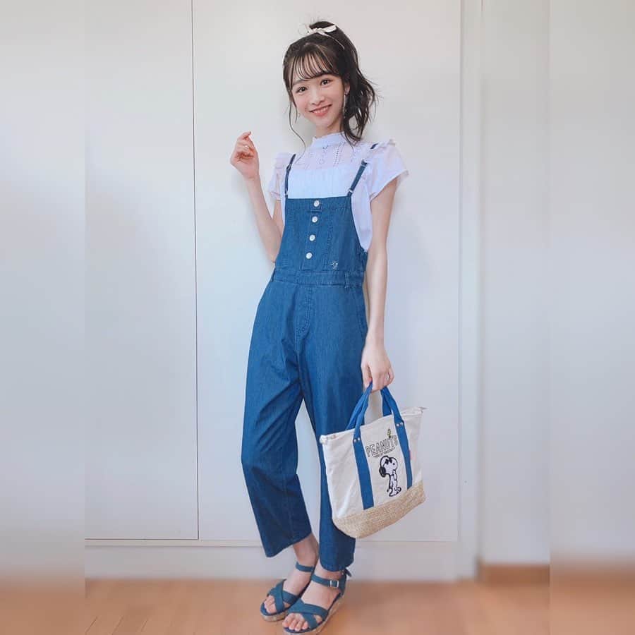 ニコ☆プチのインスタグラム：「👗✨👠👒💎﻿ ﻿ ﻿ 今日はお家でファッションショー🌈♡♡﻿ 夏のお出かけコーデでキメてみたよ！﻿ ﻿ サロペットとサンダルはデニムで合わせて、﻿ トップスとアクセサリーは爽やかにホワイトでまとめてみました😆﻿ ﻿ おうちでファッションショーやってみてね🎀 ✨﻿ ﻿ 皆に元気が届きますように！﻿ ﻿ アヤカより♡﻿ ﻿ ﻿ #ネットプチコレ﻿ #おうちでファッションショー﻿ #ニコプチ﻿ #中山あやか」
