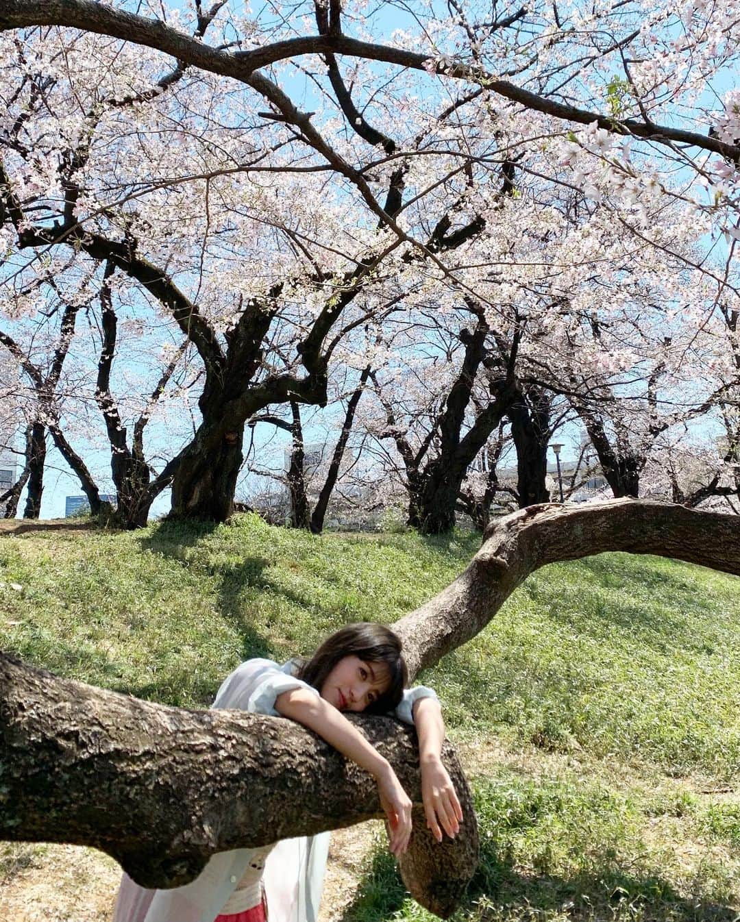 逢田梨香子さんのインスタグラム写真 - (逢田梨香子Instagram)「VOICE BRODYのオフショット📸 まだ寒かったなぁ🌸」4月16日 15時54分 - aida_rikako_