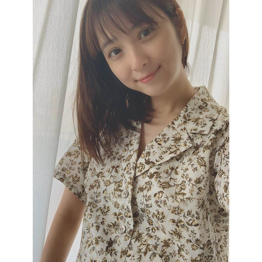 佐々木希さんのインスタグラム写真 - (佐々木希Instagram)「今日は大人っぽい花柄のオールインワン🌼 シワにならなくて軽さのある素材です。 暑い日に裏地がピタッと肌に付くのが嫌なので、サラリとした裏地にしたのもポイント。  #のぞみの私服  #iNtimité」4月16日 16時23分 - nozomisasaki_official