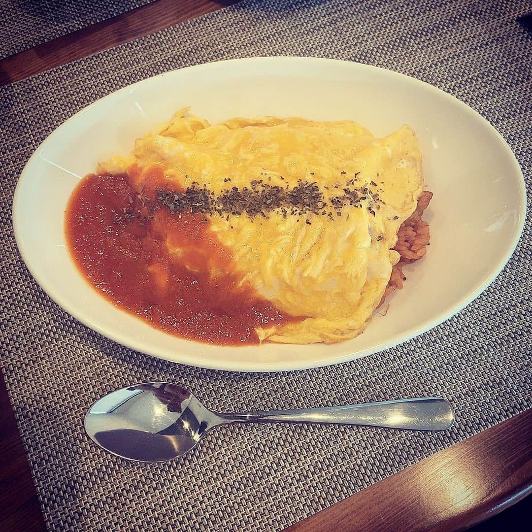 松木星良さんのインスタグラム写真 - (松木星良Instagram)「おそとのオムライス食べたい、、、 #オムライス　#山梨　#シャルル　#カフェ　#めざせオムライスマスター #おそとでられないからオムライスマスターのタグ溜まらない　#オムしたい　#オムしたいよお！！！」4月16日 17時13分 - seiraet