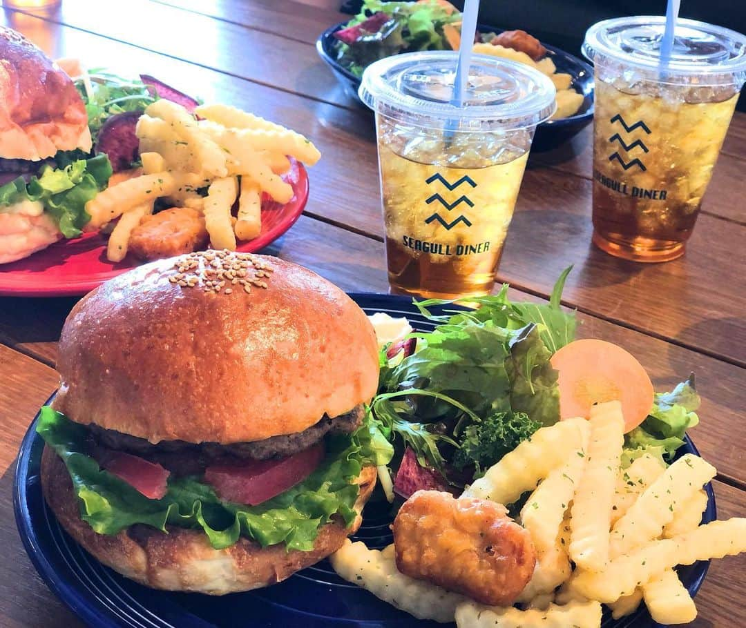 森本あやかさんのインスタグラム写真 - (森本あやかInstagram)「ハンバーガー🍔が無償に食べたい😋😋﻿ ﻿ Uber eatsしたことないけど﻿ やってみよかな🤔✨﻿ ﻿ #ハンバーガー #seagulldiner #中百舌鳥 #なかもず #ubereats #やってみよかな」4月16日 17時08分 - ayachi0120