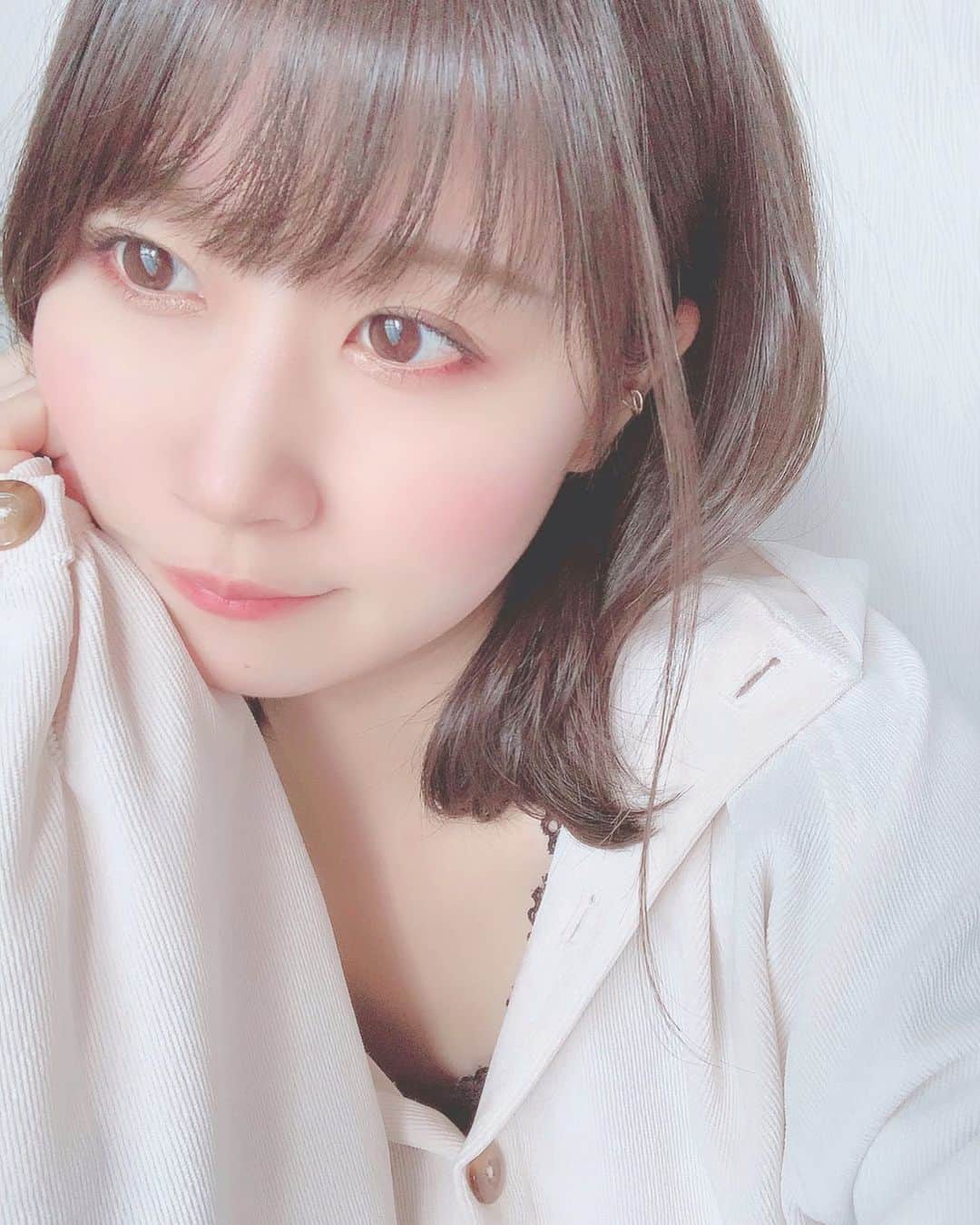 八木沙季のインスタグラム：「🌞🌞 . 今日はお化粧しました💄 だから自撮りした◎ YouTubeも撮った◎ 明日はお散歩行こうかな🌞 .」