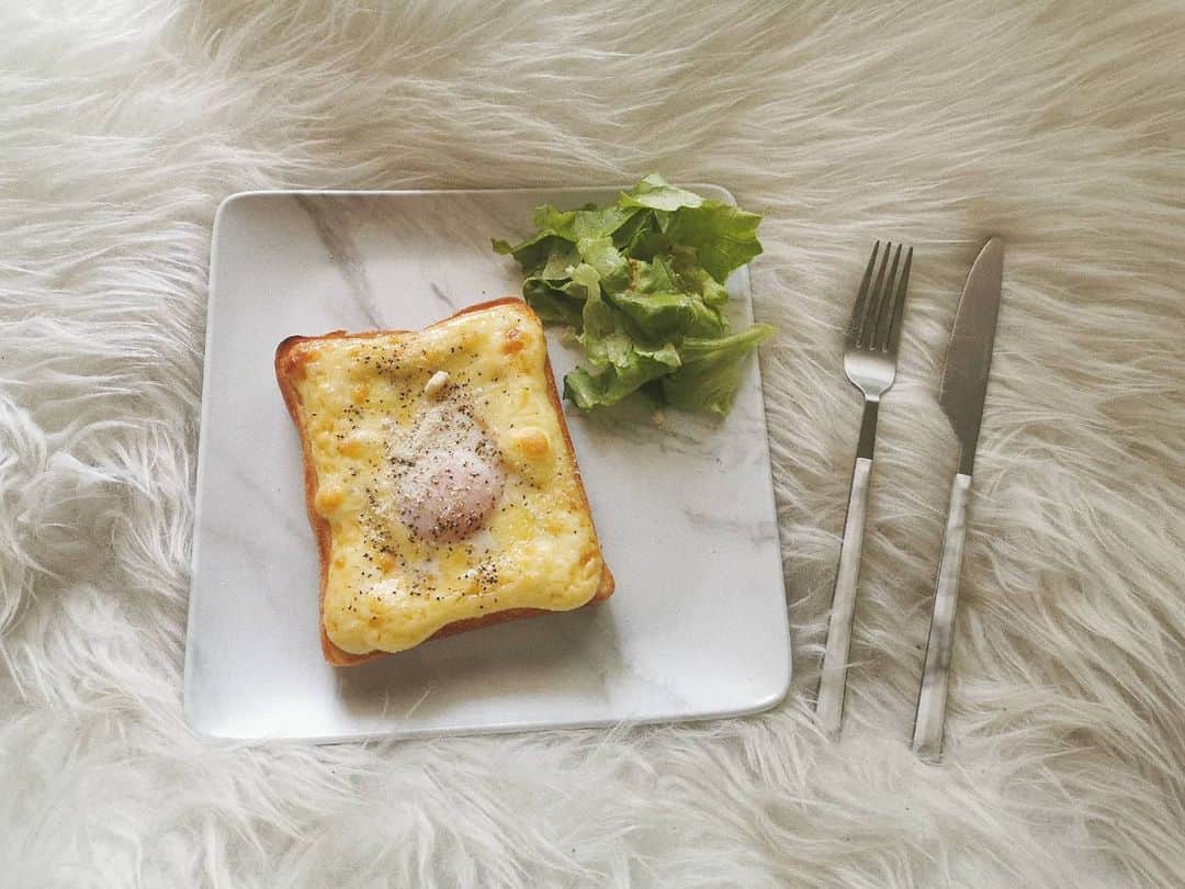Lisaのインスタグラム：「. トーストはシンプルに美味しい。🍞 . #トースト#最強#おうちご飯」
