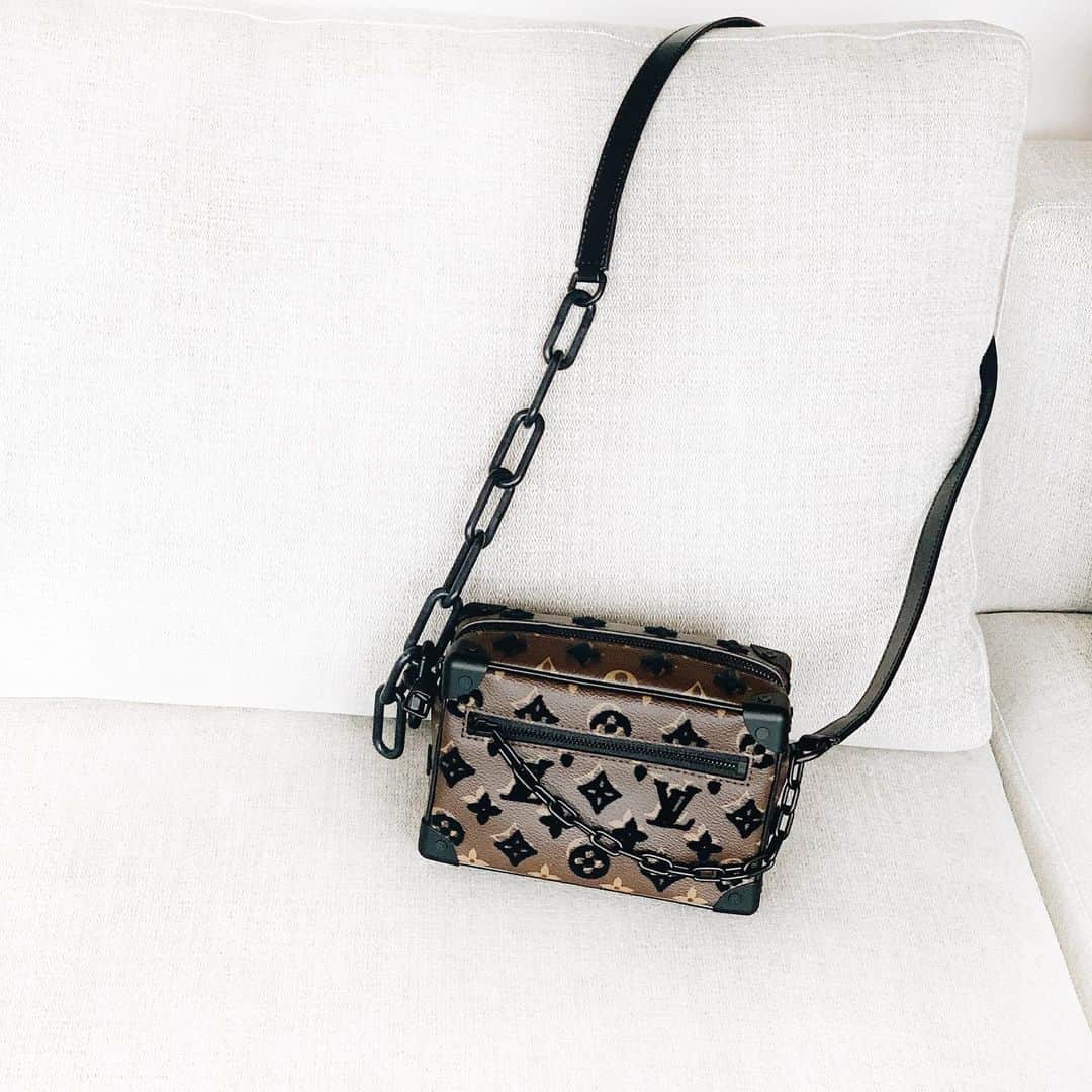 クリスティン・ウェイのインスタグラム：「Let’s go to school.. #cwfashion #christinewei #宅在家 #クリスティンウェイ　#ヴェルムーア　#louisvuitton  #東京隔離 #quarantinelife #quaratine #coronavairus #covi̇d19」