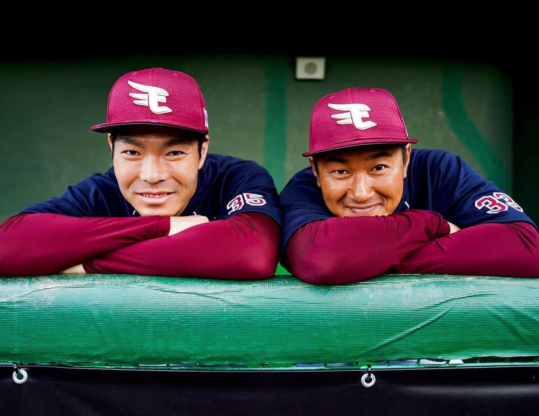 東北楽天ゴールデンイーグルスさんのインスタグラム写真 - (東北楽天ゴールデンイーグルスInstagram)「⚾️ こちらもイーグルスマガジン2020開幕特別号に 見開きで大きく載っている写真です✨✨ イープレやAt Eaglesでも一部の記事をご紹介中👀 テレワークの息抜きにぜひお楽しみください😆 #rakuteneagles #NOWorNEVERいまこそ #日本一の東北へ #銀次 #島内宏明  #イーグルスマガジン #写真もイープレで」4月16日 18時18分 - rakuten_eagles