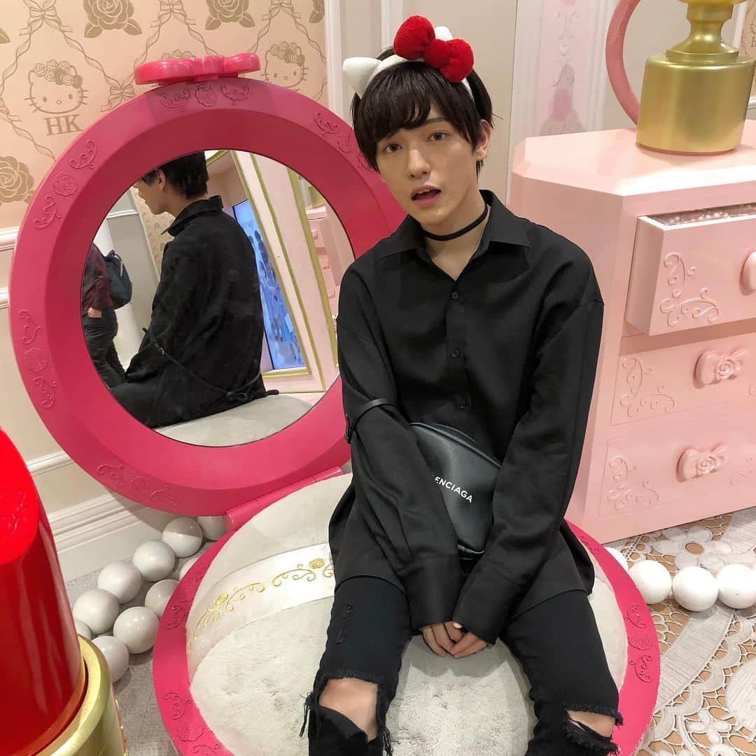 こんどうようぢのインスタグラム：「#昔の載せたか載せてないか覚えてない写真を載せる  サンリオピューロランド。」