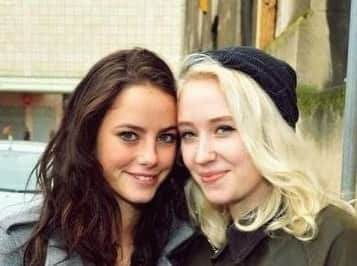 カヤ・スコデラリオのインスタグラム：「Happy 30th birthday @lilymloveless ❤️ 12 years of friendship have gone by so quickly, I love you more and more every year. I remember meeting you for the first time in Bristol and thinking ‘I like her, she’s real’ AND YOU ARE MATE! you’re wonderful and kind and funny and one of the most talented actors I’ve worked with. You’ve held me as I’ve cried and you’ve danced with me till the suns come up. Please stay in my life forever. Let’s keep having amazing adventures ❤️🥳❤️」