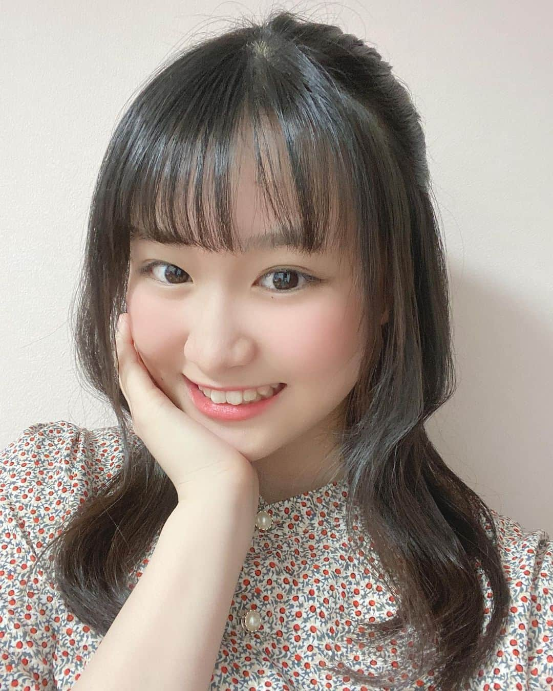 千寛さんのインスタグラム写真 - (千寛Instagram)「LINEライブありがとう❤🥰 久しぶりで緊張しちゃったけど  みんなと話せて楽しかった♥ 幸せ〜😋 変なこと言ってなかったかなぁ😆😆 #千寛 #lineライブ  #ありがとう  #楽しかった  #jk」4月16日 18時39分 - chihiro200411