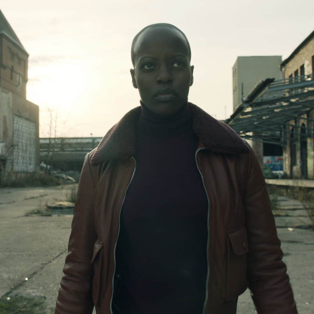 フローレンス・カサンバのインスタグラム：「Today as Officer Nique Navar in Spides at 20:15 on SYFY. #florencekasumba」
