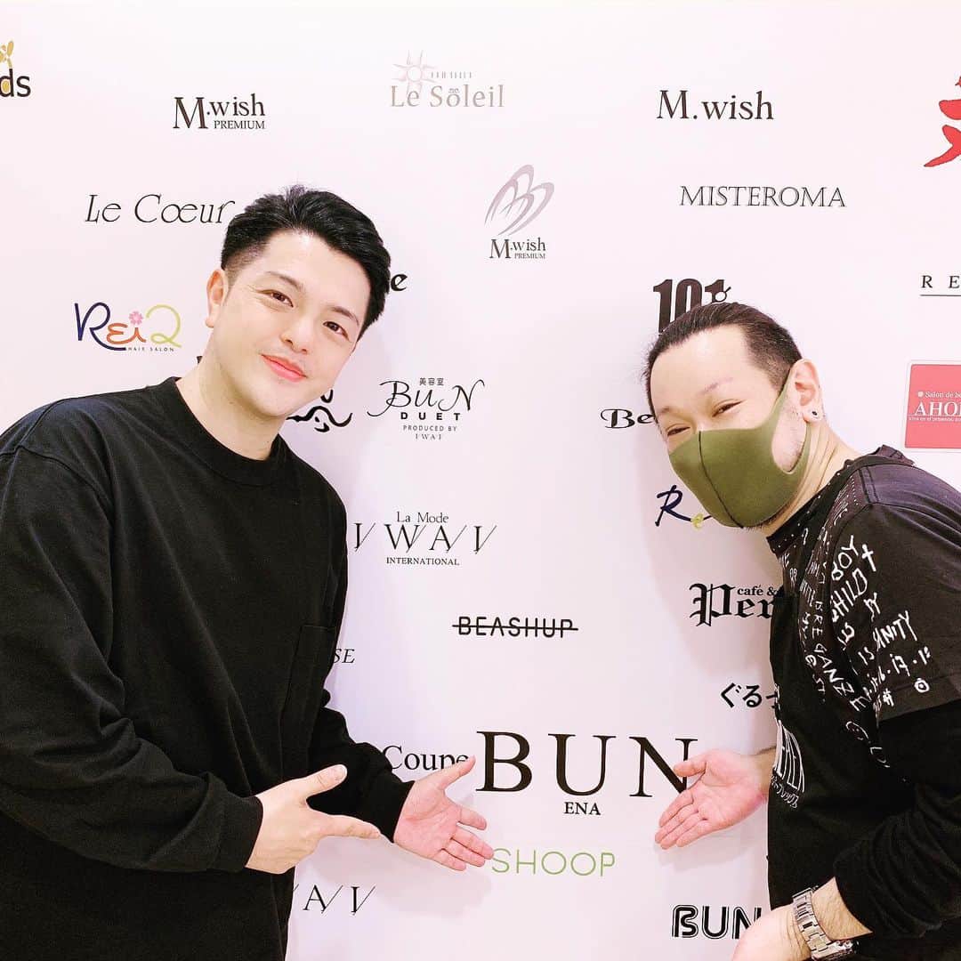 HAYATOのインスタグラム：「#BRIDGET  #HAYATO  #japan  #コロナに負けるな  #岐阜県  #東濃  #恵那市  #ヘアカットで気分転換  #美容院  #La Coupe BUN 恵那  #新型コロナウイルス店内感染防止の取り組み  #3密対策  #店長  #和仁さん  #美容師  #幼馴染  #ピアゴからドンキへ  #地元  #仲間  #grateful」