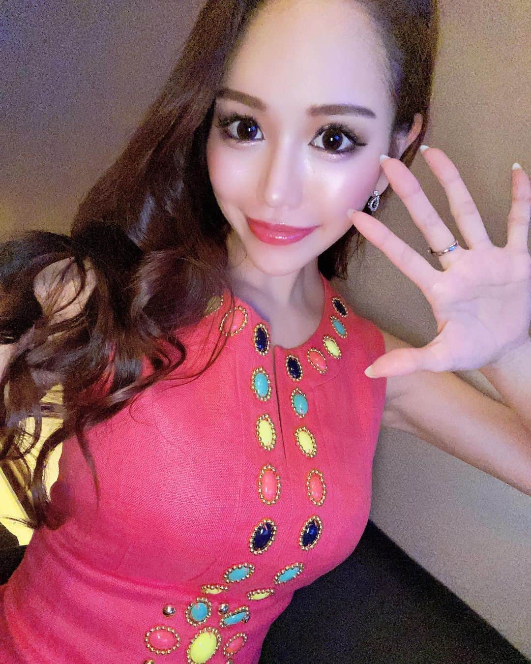 のインスタグラム：「. 17ライブはじめまーす🥰 ストーリーズでYouTubeの企画募集中💋 .  #おうち時間 #お家時間 #おうちにいよう  #早く夏になれ  #fabric #新宿ファブリック #ファブリック #ラウンジ #キャバクラ #キャバ嬢 #歌舞伎町 #歌舞伎町キャバ嬢 #桜ゆみ」