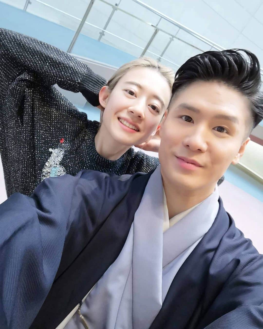 梅川壱ノ介（舞踊家）のインスタグラム：「SPINNER. .￣￣￣￣￣￣￣￣￣￣￣￣￣￣￣￣￣￣￣￣￣￣ 2020年、創業35周年を迎えるスパイラルは、新しいweb上のコミュニケーション＆マガジン「SPINNER」をスタートしました。  対談：塩塚モエカ、梅川壱ノ介  統芸能と音楽。分野は違っても表現するという点で共通点が多い二人の対談は、共感しあうことも多く、お話の中で何度か出てきたキーワードは「ネガティブ」。決して暗いイメージではないこの言葉を、二人は人生の軸にしているのでしょうか。  とても楽しい対談でございました。 モエカさん、とても魅力的な方でした！ 是非ご覧くださいませ。  #塩塚モエカ #前田エマ #梅川壱ノ介 #舞踊家 #SPINNER #スパイラルビル #青山 #対談」