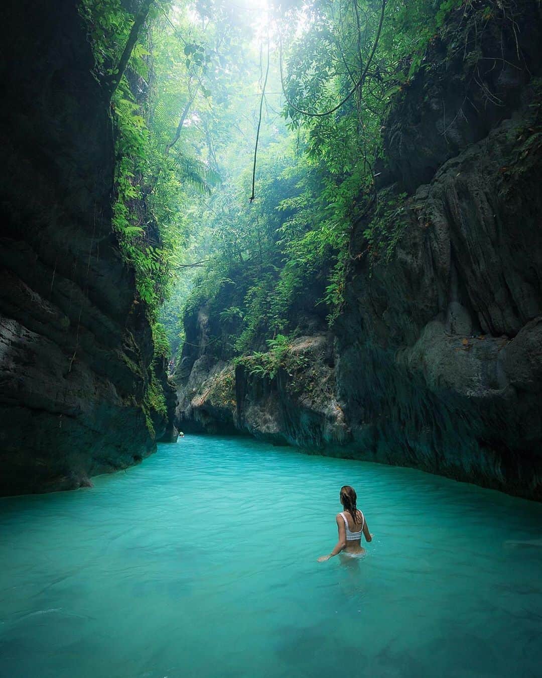 bestvacationsのインスタグラム：「Tag who you’d explore with! Philippines. By @everchanginghorizon  #BestVacations」