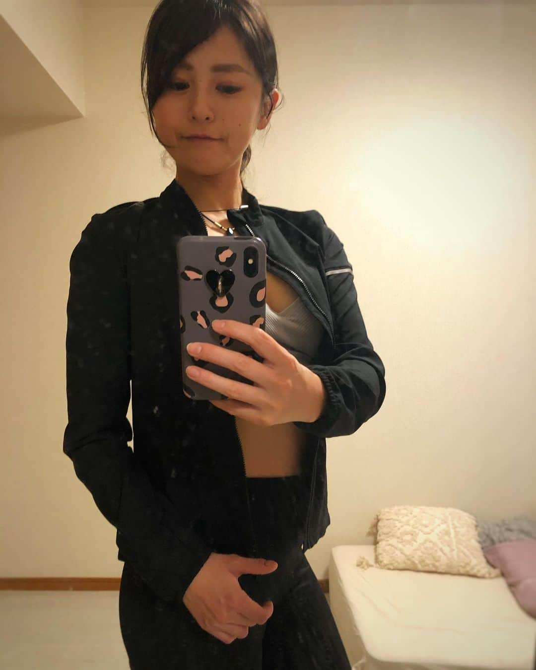 齋藤優紀さんのインスタグラム写真 - (齋藤優紀Instagram)「こんなときですが、おうちでのトレーニングも可愛いウェアでテンションあげたいですね！ドン・キホーテのスポーツブランド「アクティブ ギア」から、春夏向けの新商品が発売されました🌸吸水速乾で 着心地抜群、引き締め効果で体型カバーもバッチリ。おしゃれなデザインで、インドアのトレーニングもテンション上がりますね！是非チェックしてみてくださいね!✨✨ ACTIVEGEAR公式サイトとTWITTERのご案内 <ACTIVEGEAR公式サイト>https://activegear-japan.com/ <ACTIVEGEAR公式Twitter>https://twitter.com/ACTIVEGEAR_dq  #アクティブギア #ACTIVEGEAR #ドンキ #ドンキホーテ #FiNC #FiNCアンバサダー #アクティブギアFiNCアンバサダー #トレーニングウェア #インスタグラマー #おしゃれ  #トレーニング」4月16日 19時02分 - yuki_fit0828