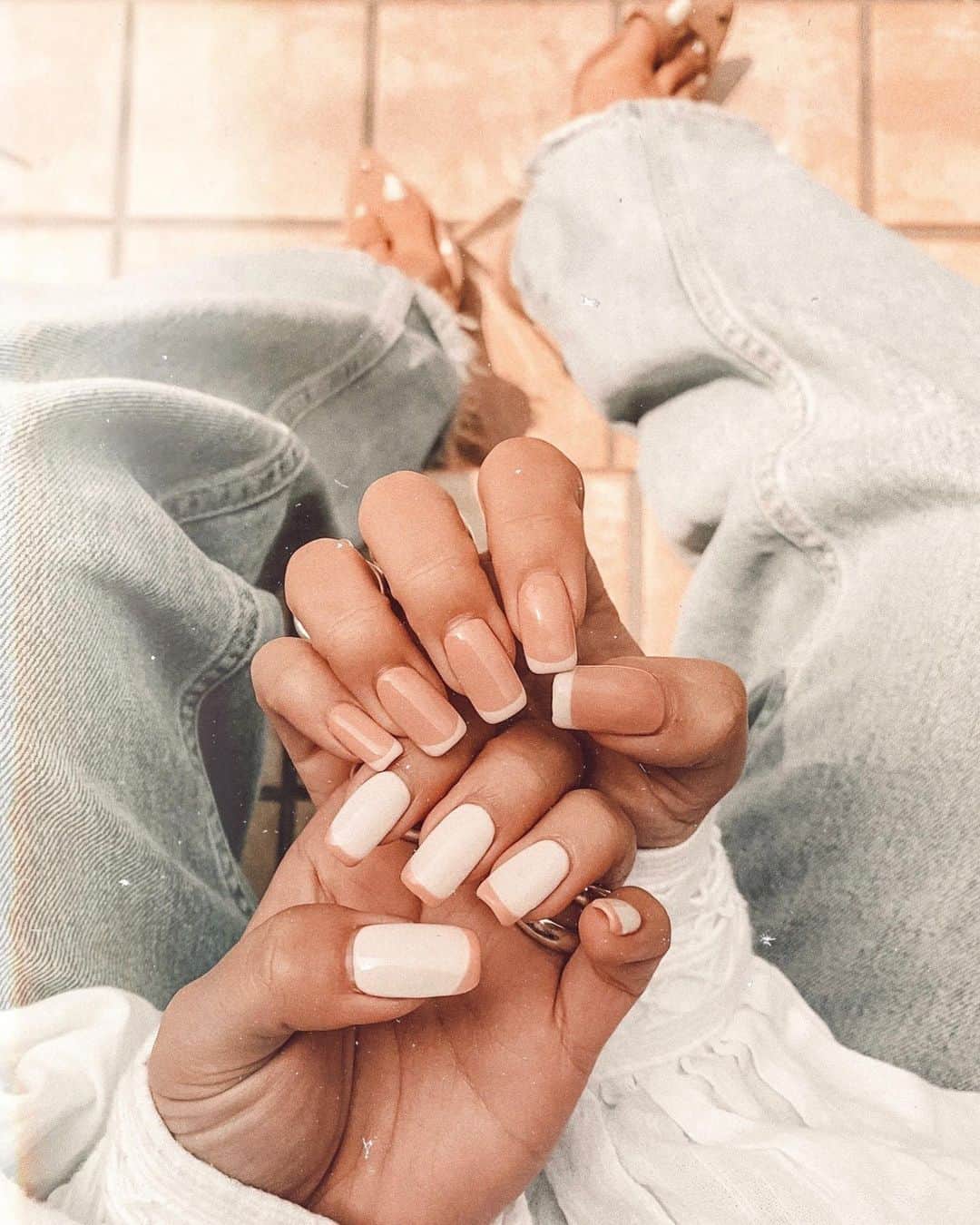 ✷kana✷のインスタグラム：「... ☽ . . 極細フレンチネイル💅 自粛前に駆け込み！ しばらくサロンもお休みなので 長持ちさせるのと飽きないように シンプルにしました😊 サーモンピンクベージュ？ とオフホワイト🤍🤍🤍 . . @nailmm_eyelash」