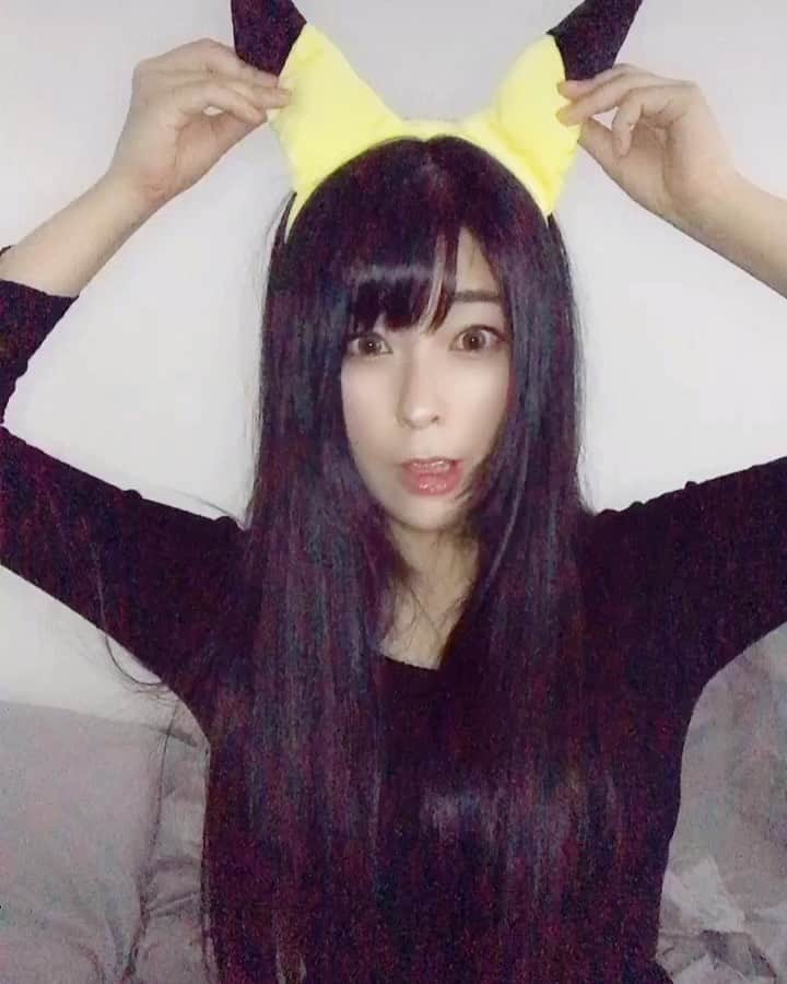 のインスタグラム：「暇だピカッ⚡ フルサイズはTwitterで🤗💙 #stayhome #ピカチュウ」